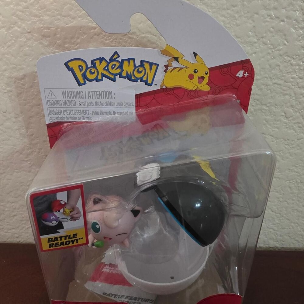 Pokemon Jigglypuff clip n go toy with moon ball